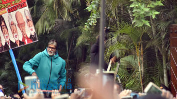 Amitabh Bachchan snapped greeting his fans