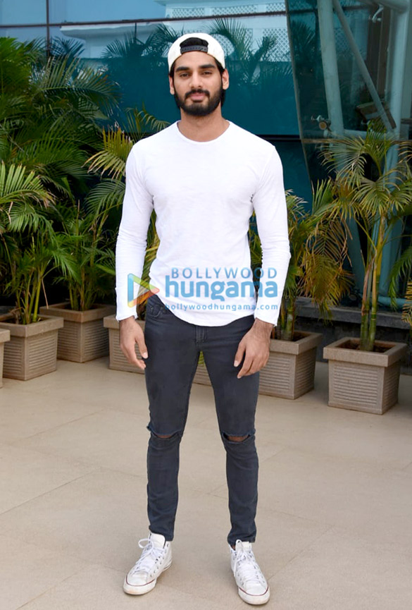 athiya shetty ahan shetty and mana shetty snapped at the araaish fundraising event 5