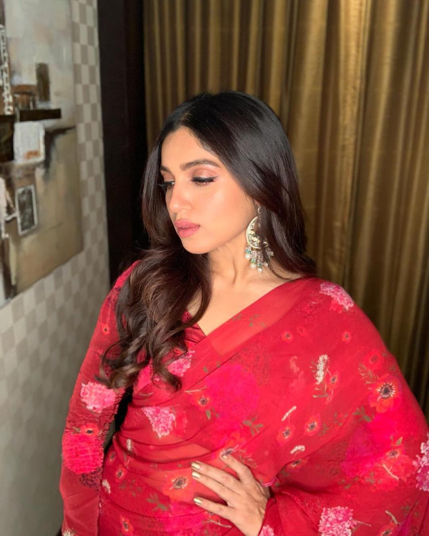 Bhumi Pednekar in Arpita Mehta concept ruffle saree for Sonchiriya promotions (1)