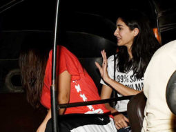 Sara Ali Khan hides her face during her rickshaw ride with Ananya Panday and it has left us wondering about the reason!