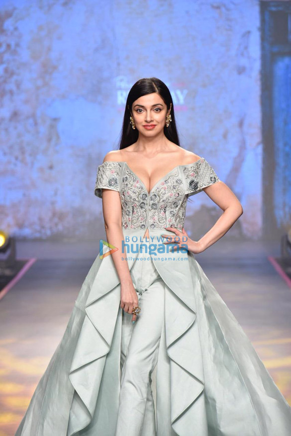 divya khosla kumar snapped at pernia pop shops samant chauhan show 1