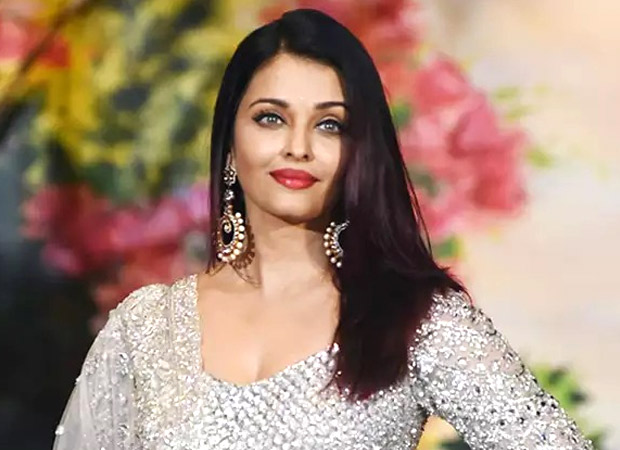 Pulwama attacks – Aishwarya Rai Bachchan pays tribute to martyred jawans by lighting a candle at a University event in Indore Pulwama attacks – Aishwarya Rai Bachchan pays tribute to martyred jawans by lighting a candle at a University event in Indore