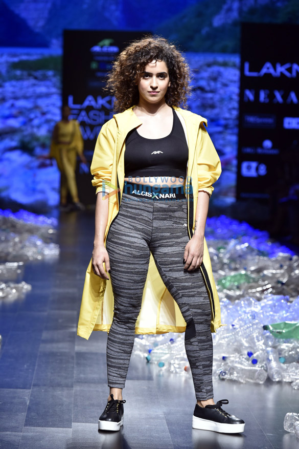 janhvi kapoor ranveer singh anil kapoor and others walk the ramp at lakme fashion week summer resort 2019 day 4 4