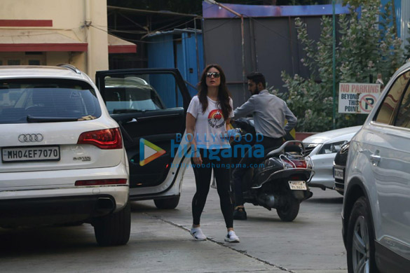 kareena kapoor khan spotted at the gym in bandra 3 9
