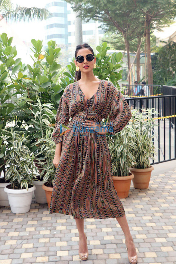 karisma kapoor aditi rao hydari soha ali khan and others snapped at lakme fashion week summer resort 2019 day 5 6