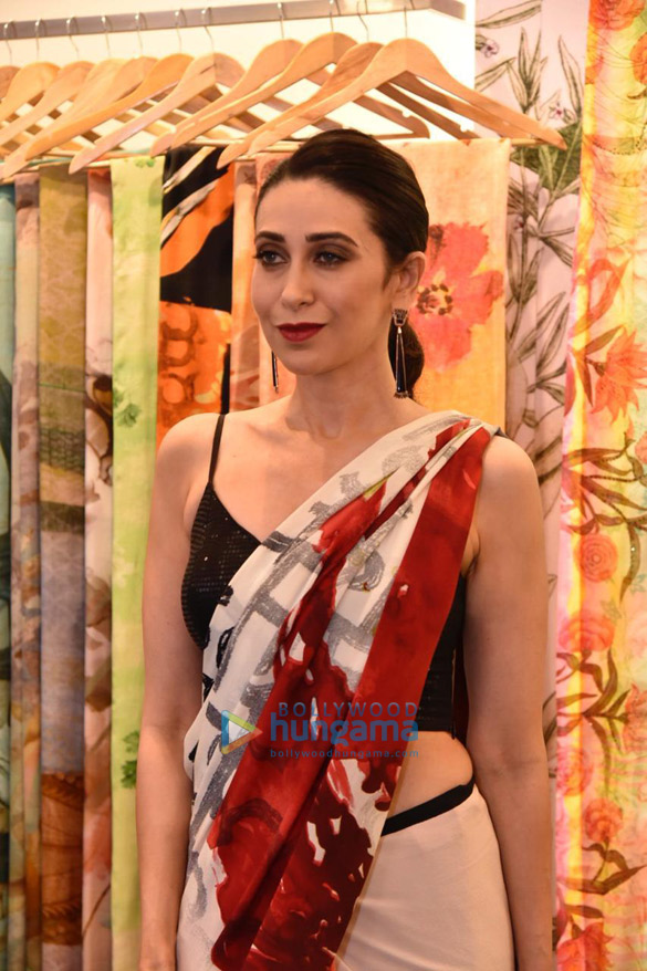 karisma kapoor graces the satya paul winter blossom collection launch 4