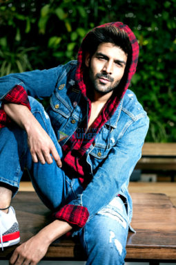 Celeb Photos Of Kartik Aaryan