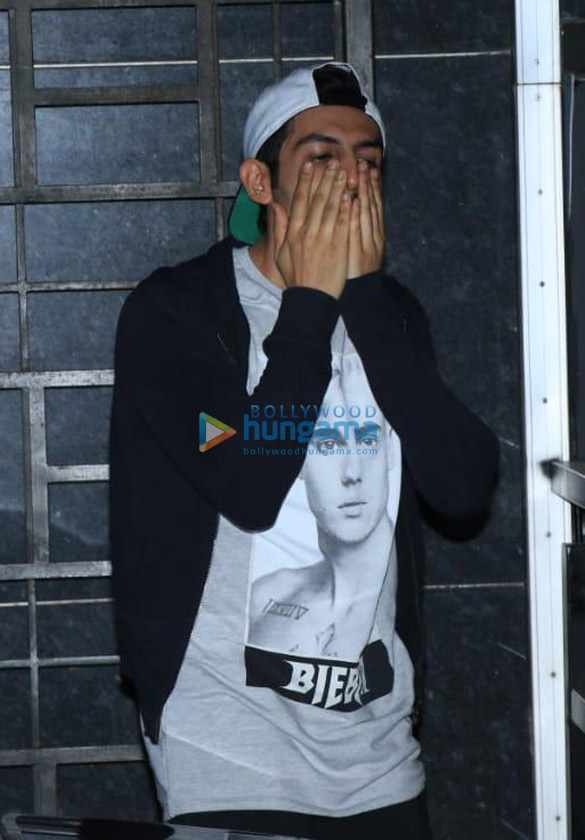kartik aaryan spotted at gym in juhu 1