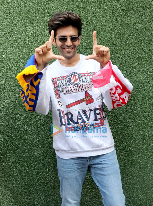 Kartik Aaryan unveils the new song ‘Photo’ from his film ‘Luka Chuppi’