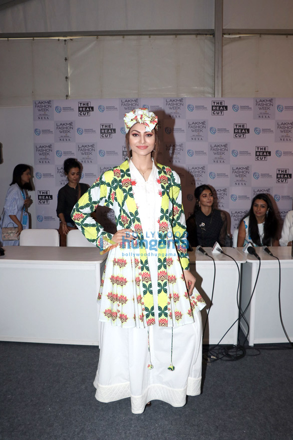 mandira bedi vidya balan and others snapped at lakme fashion week summer resort 2019 day 45 1