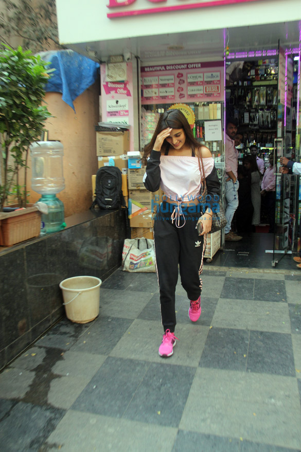 nidhhi agerwal spotted in bandra 3 5