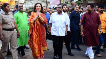 Nita Ambani and Mukesh Ambani snapped visiting Siddhivinayak temple