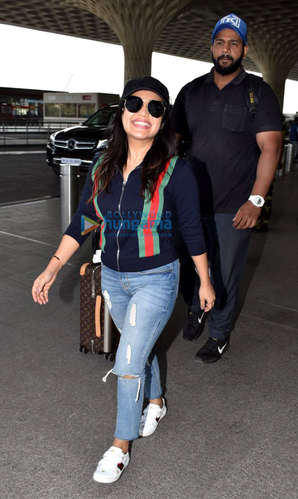 pooja hegde and neha kakkar snapped at the airport 2