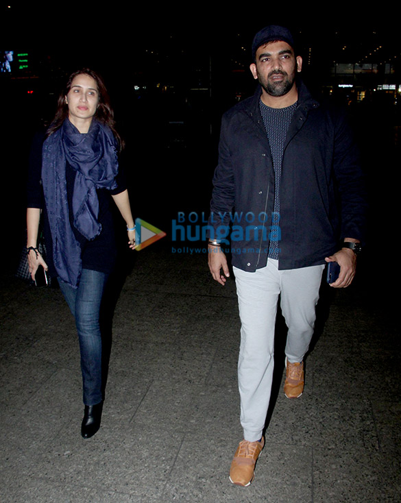 priyanka chopra kangana ranaut ranveer singh and others snapped at the airport 7