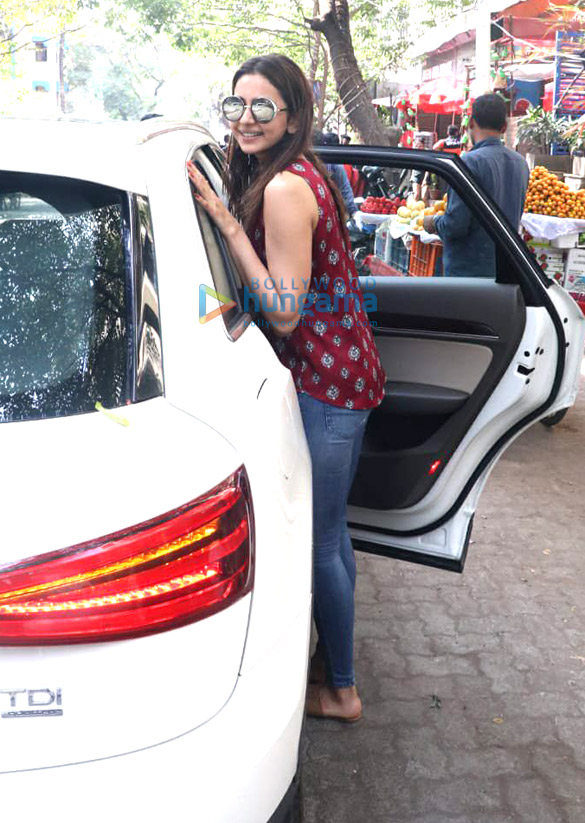 rakul preet singh spotted at the kitchen garden bandra 3