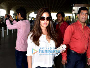 Ranveer Singh, Deepika Padukone and others snapped at the airport