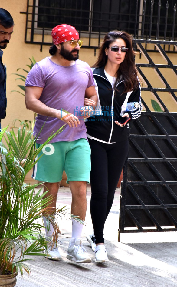 saif ali khan and kareena kapoor khan spotted at the gym in bandra 1