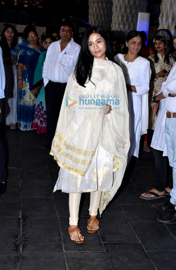salman khan madhuri dixit swara bhaskar and others attend prayer meet of late rajkumar barjatya 3