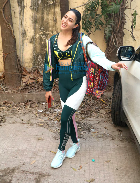 sara ali khan spotted outside the gym 3 6