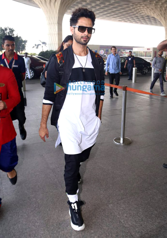 Shahid Kapoor, Bhumi Pednekar, Sushant Singh Rajput and others snapped at the airport Shahid Kapoor, Bhumi Pednekar, Sushant Singh Rajput and others snapped at the airport