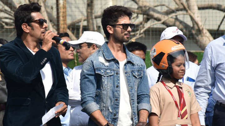 Shahid Kapoor snapped at the Guiness World Record attempt for the largest human formation in the shape of helmet attempt