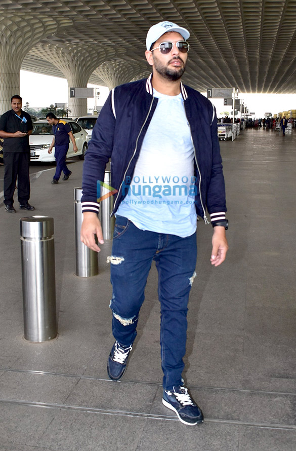shakti kapoor yuvraj singh pooja chopra and others snapped at the airport 4