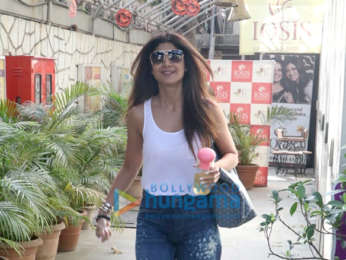 Shilpa Shetty and Ishaan Khatter spotted in Khar