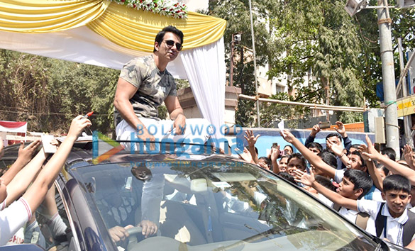 sonu sood attends an event honouring the martyrs of the pulwama terror attack 6