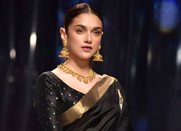 6 yards of love, indeed! Aditi Rao Hydari looks ravishing as she walks for the finale of Lotus Makeup India Fashion Week