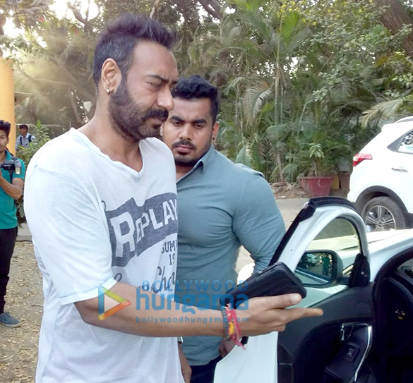 ajay devgn spotted in versova 2