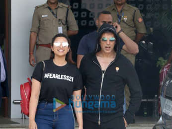 Akshay Kumar and Parineeti Chopra snapped at the airport