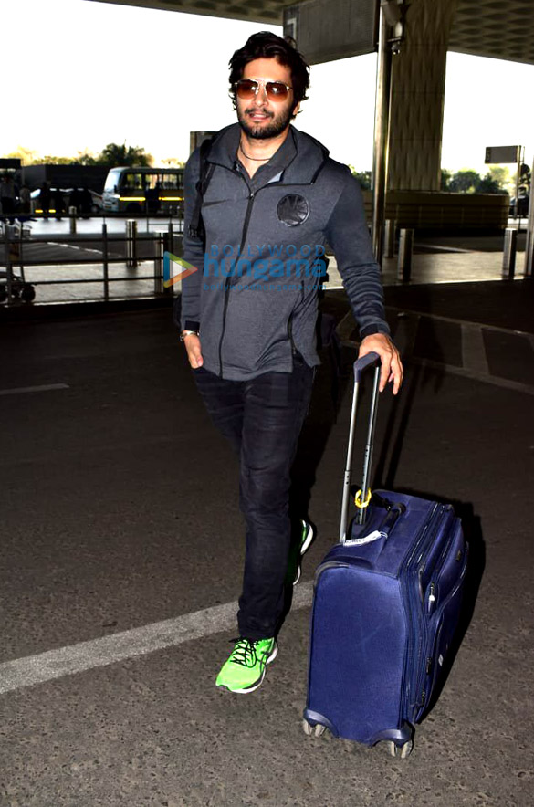 ali fazal and tamannaah bhatia snapped at the airport 1