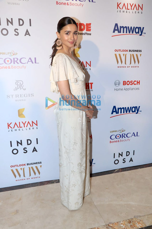 alia bhatt graces 4th edition of outlook business women of worth 4