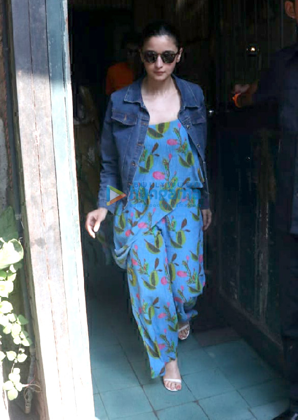 alia bhatt spotted at pali village cafe in bandra 1