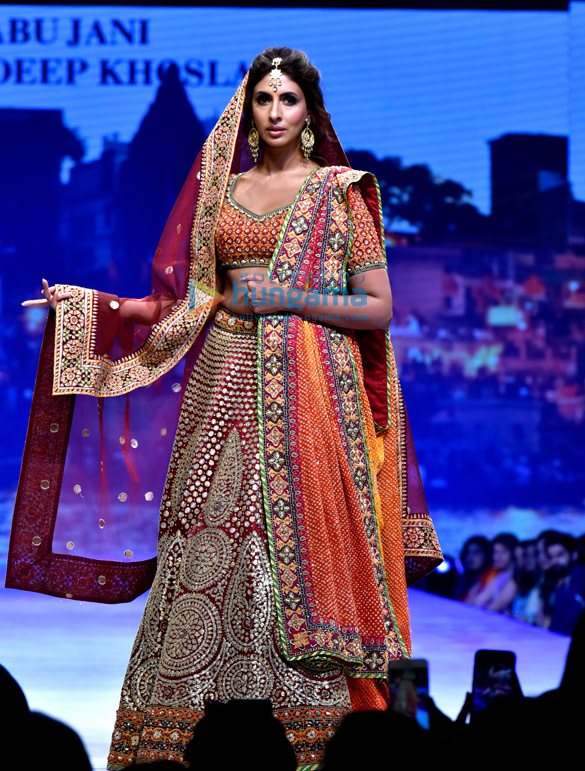 celebs grace abu jani and sandeep khoslas fashion show 6 2