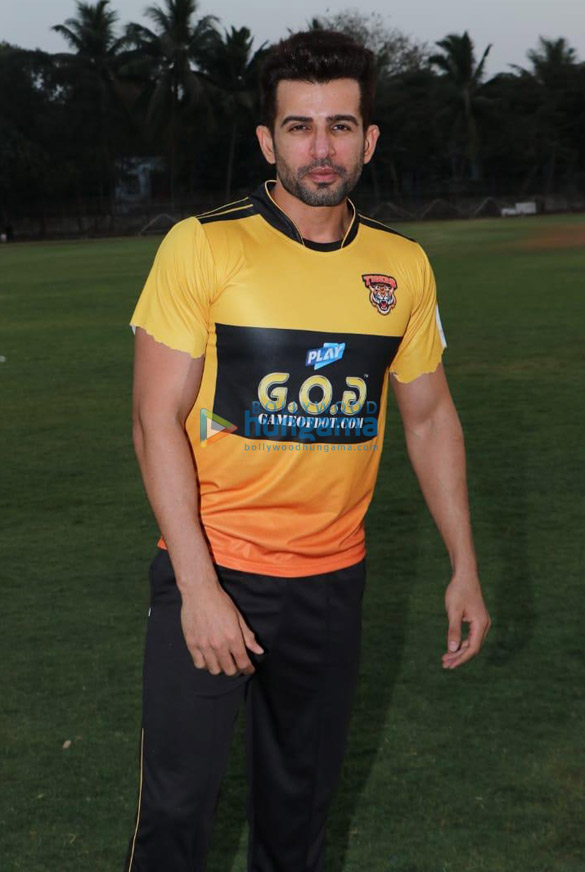 celebs grace the celebrity cricket league match at air india sports club 3