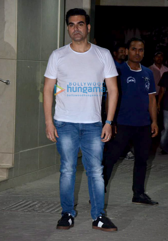 celebs grace the party of celebrity cricket league at sohail khans residence in bandra 4