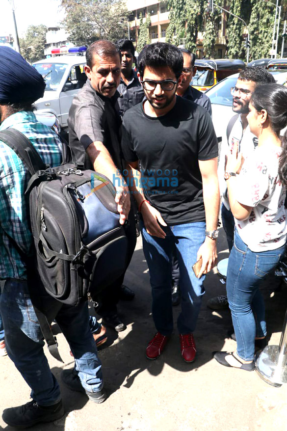 disha patani and aditya thackeray snapped at bastian in bandra 2