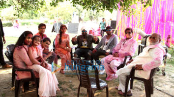 On The Sets from the movie Family of Thakurganj