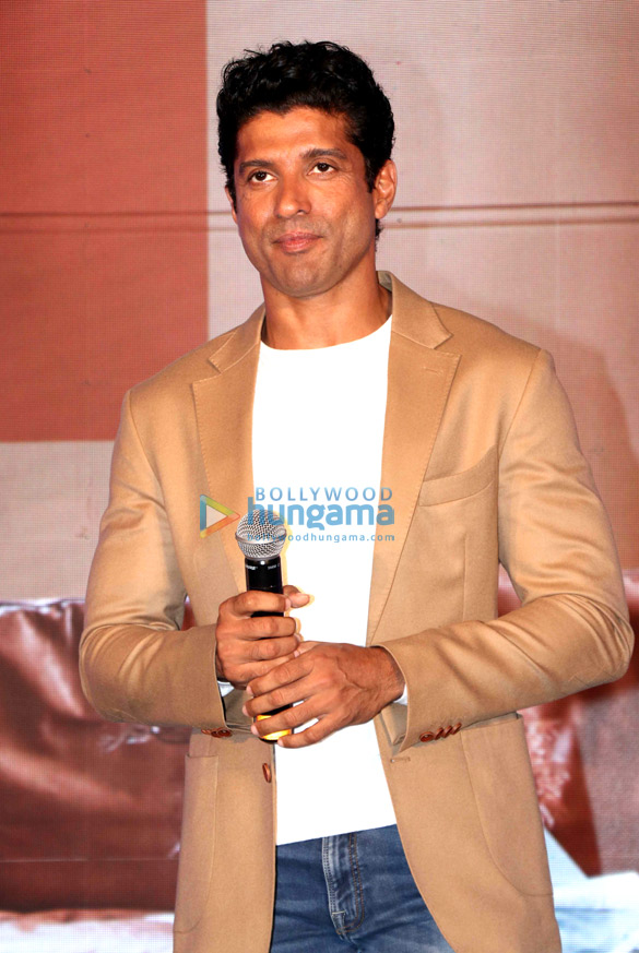 farhan akhtar graces the launch of dulux colour for the year 2019 4