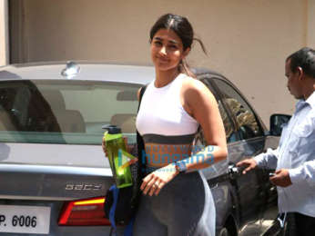 Janhvi Kapoor, Pooja Hegde and Kanika Kapoor spotted at the gym