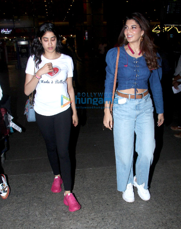 Kajol, Ajay Devgn, Sara Ali Khan and others snapped at the airport (3 ...