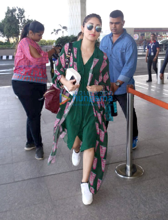 kareena kapoor khan sara ali khan shraddha kapoor sunny leone and others snapped at the airport 5
