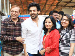 Kartik Aaryan visits Siddhivinayak Temple for Blessing with family