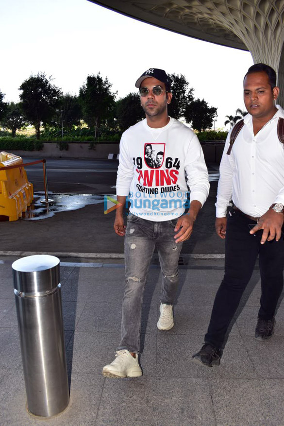 ranveer singh deepika padukone shraddha kapoor and others snapped at the airport1 1