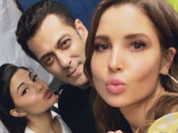 Salman Khan hangs out with Jacqueline Fernandez and her doppelganger Amanda Cerny at Notebook screening