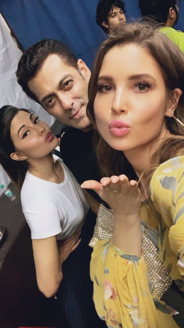 Salman Khan hangs out with Jacqueline Fernandez and her doppelganger Amanda Cerny at Notebook screening