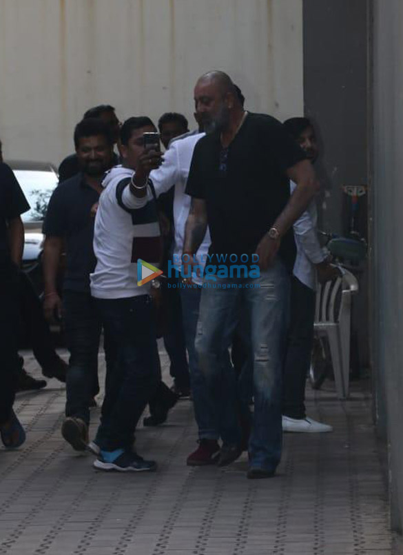 sanjay dutt spotted at vishesh films office 1