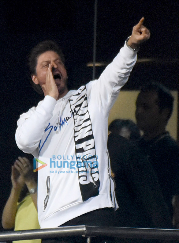 shah rukh khan snapped at eden gardens during kolkata knight riders match at ipl 2019 5