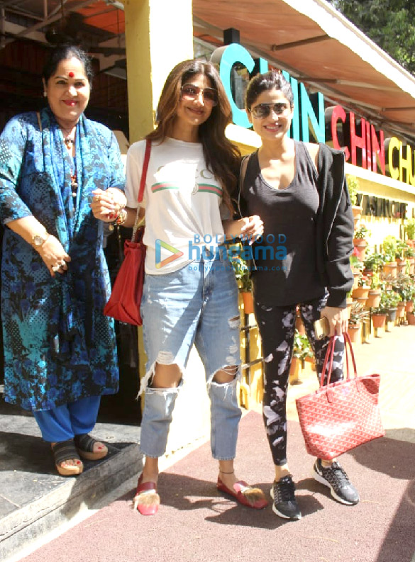 shilpa shetty snapped with her family at chin chin chu restaurant in juhu 1